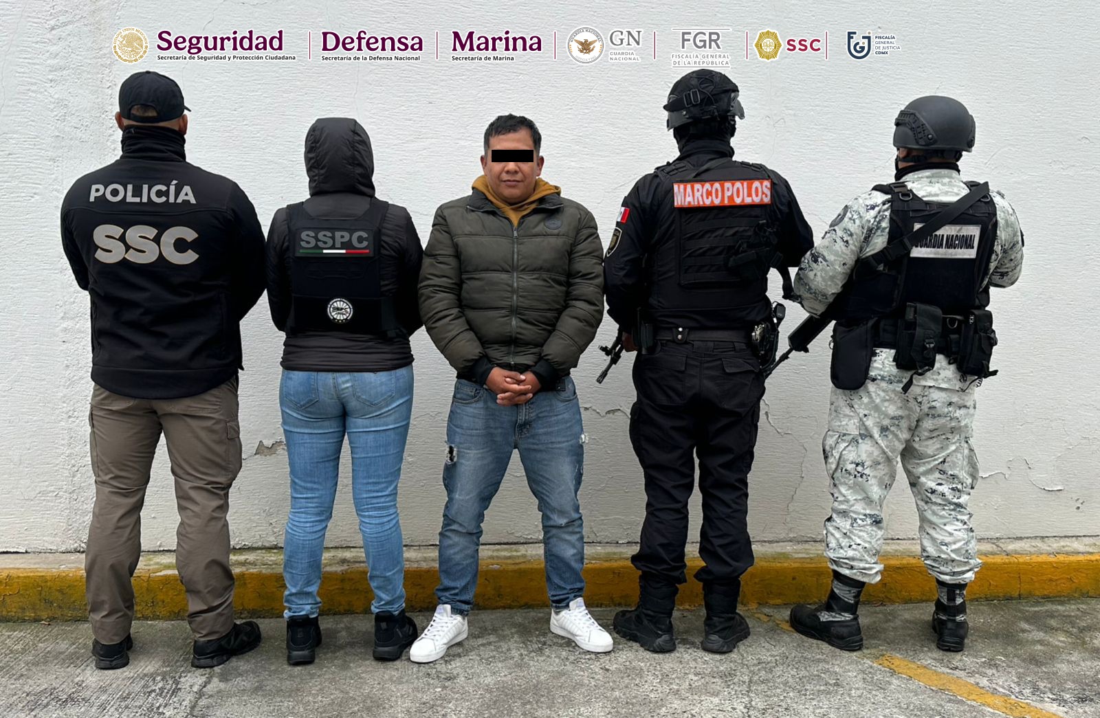 En la CDMX, detienen a un hombre y aseguran un arma de fuego, cartuchos y equipos telefónicos